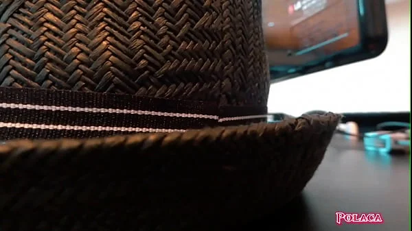 Boy me pegou de jeito no escritório me colocou para chupar gostoso e encheu minha boca de leite.