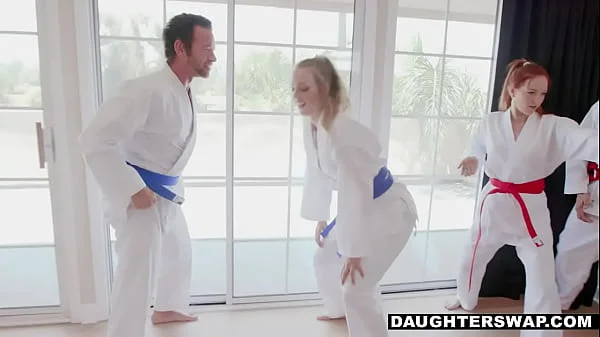 La mia amante non vuole anale io la in culo forte mentre grida dal dolore